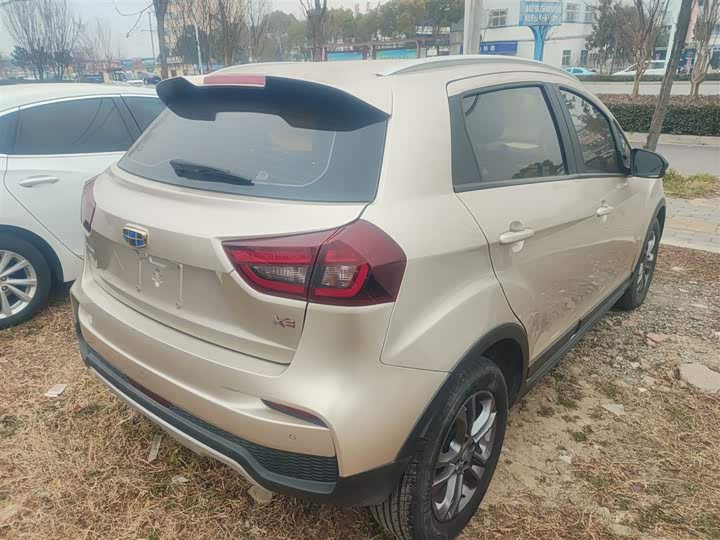 Фото 7 - Geely Vision X3