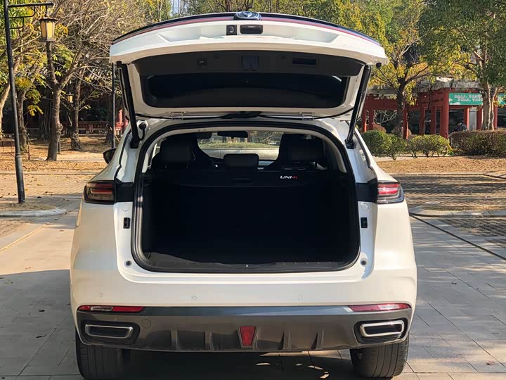 Фото 8 - Changan UNI-K Hybrid