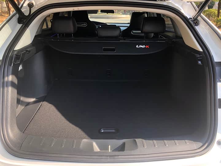 Фото 9 - Changan UNI-K Hybrid