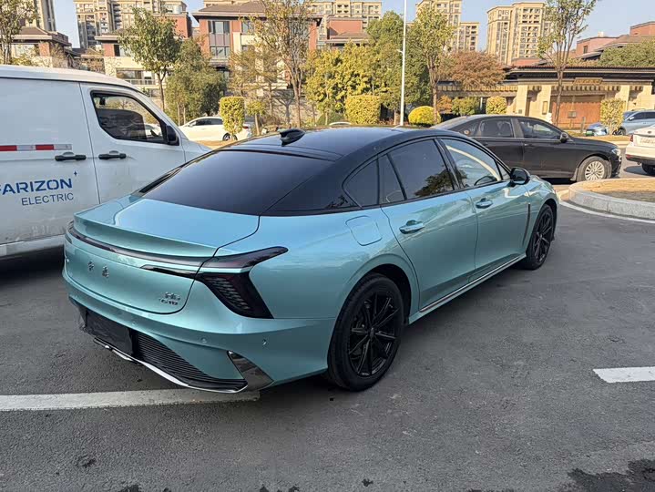 Фото 5 - Hongqi H6