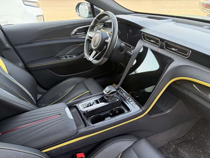 Фото 8 - Hongqi H6