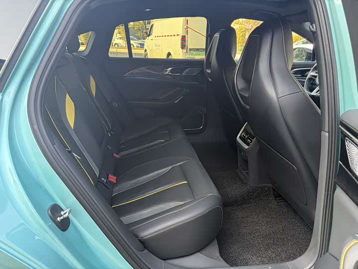 Фото 9 - Hongqi H6