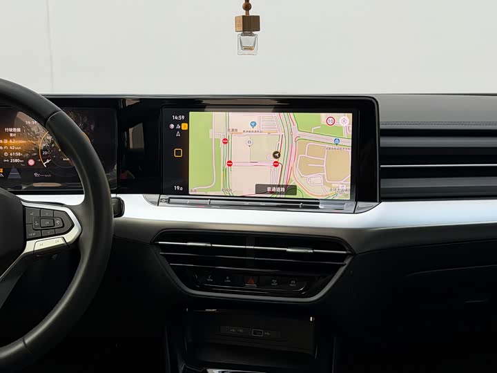 Фото 9 - Volkswagen Lamando L