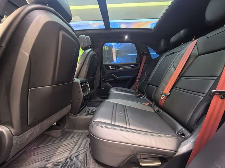 Фото 9 - Porsche Cayenne Hybrid