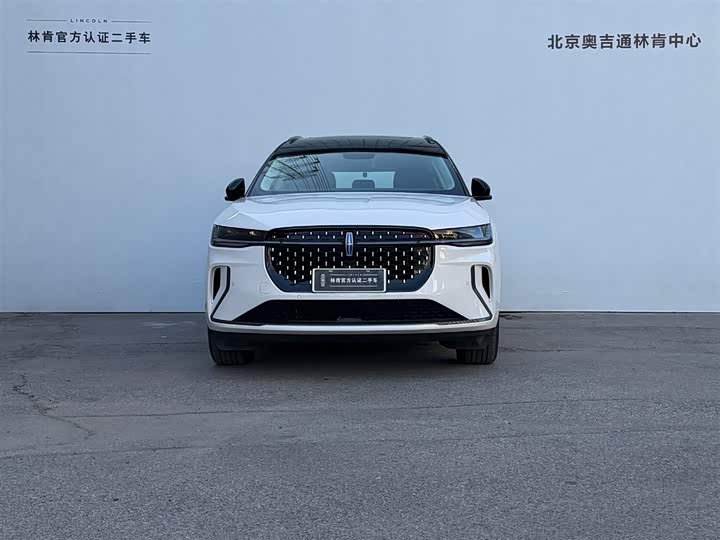 Фото 2 - Lincoln Nautilus