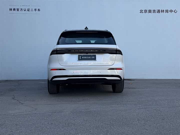 Фото 3 - Lincoln Nautilus