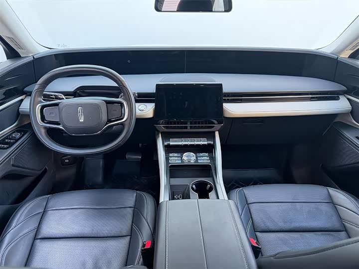 Фото 8 - Lincoln Nautilus