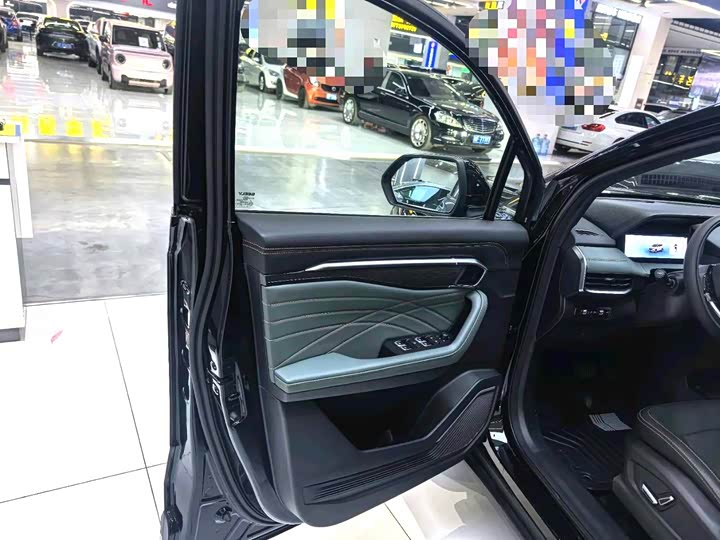 Фото 4 - Geely Okavango L