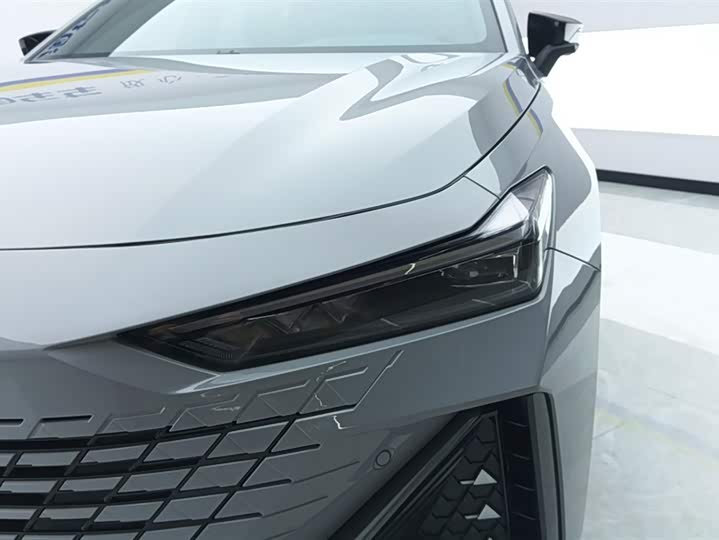 Фото 5 - Changan UNI-V