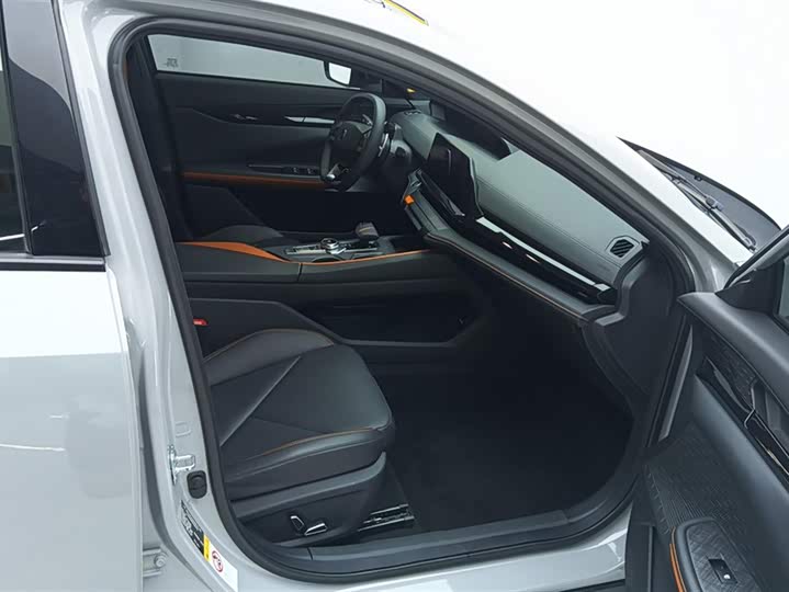 Фото 8 - Changan UNI-V