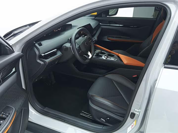 Фото 9 - Changan UNI-V