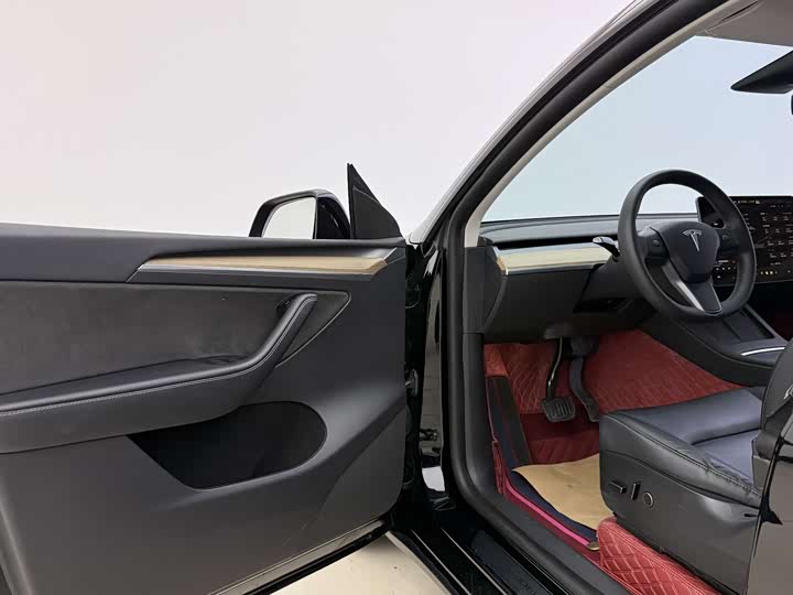 Фото 6 - Tesla Model Y