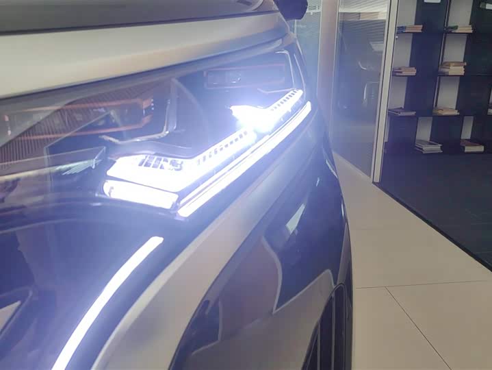 Фото 5 - Denza D9