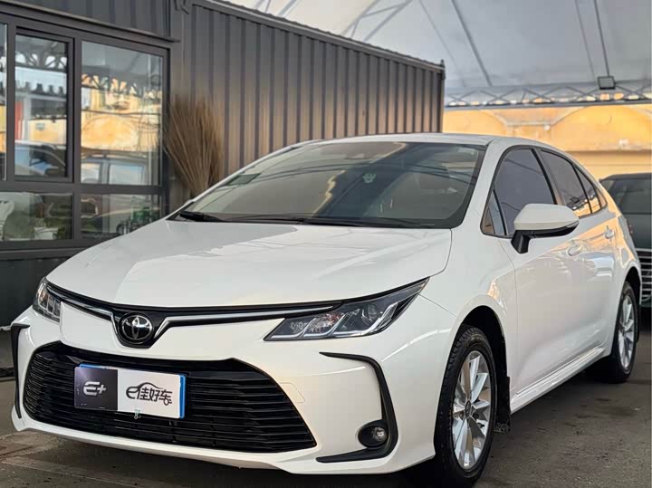 Фото 1 - Toyota Corolla