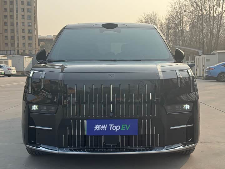 Фото 2 - Zeekr 009