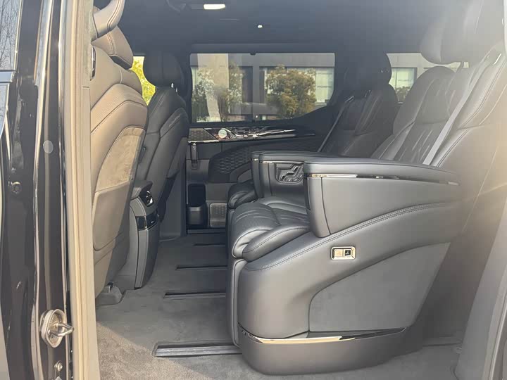 Фото 7 - Zeekr 009