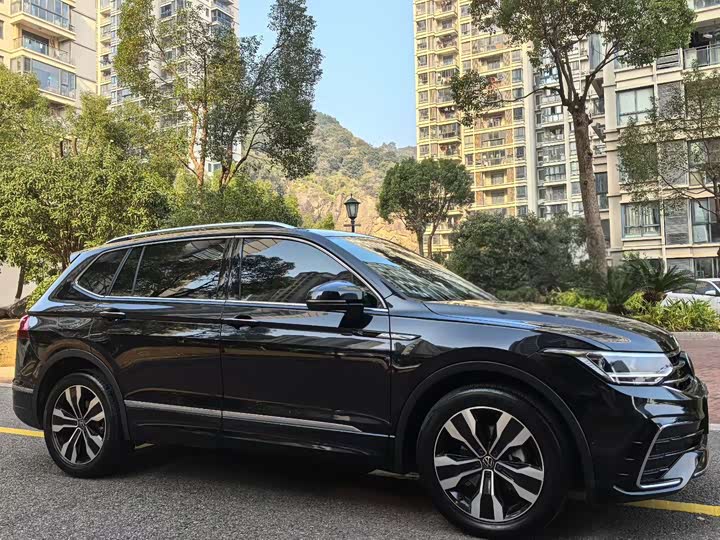 Фото 3 - Volkswagen Tiguan L Pro