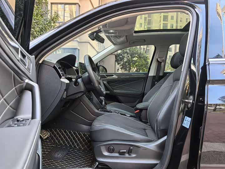 Фото 4 - Volkswagen Tiguan L Pro