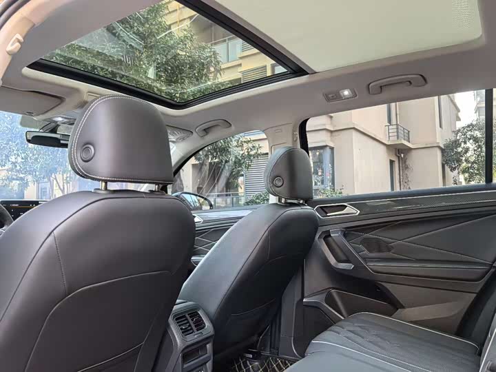 Фото 6 - Volkswagen Tiguan L Pro