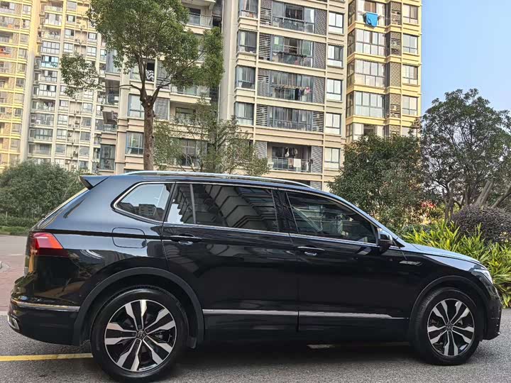 Фото 7 - Volkswagen Tiguan L Pro