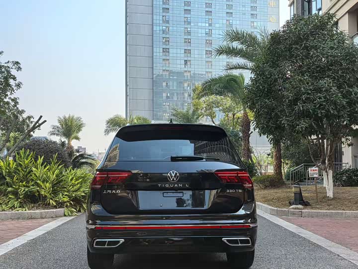 Фото 8 - Volkswagen Tiguan L Pro