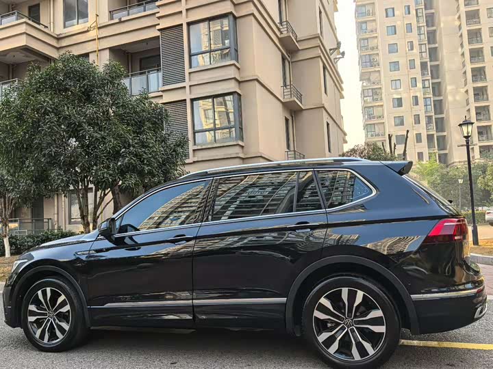 Фото 9 - Volkswagen Tiguan L Pro