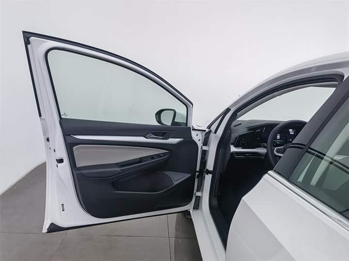 Фото 8 - Volkswagen Golf