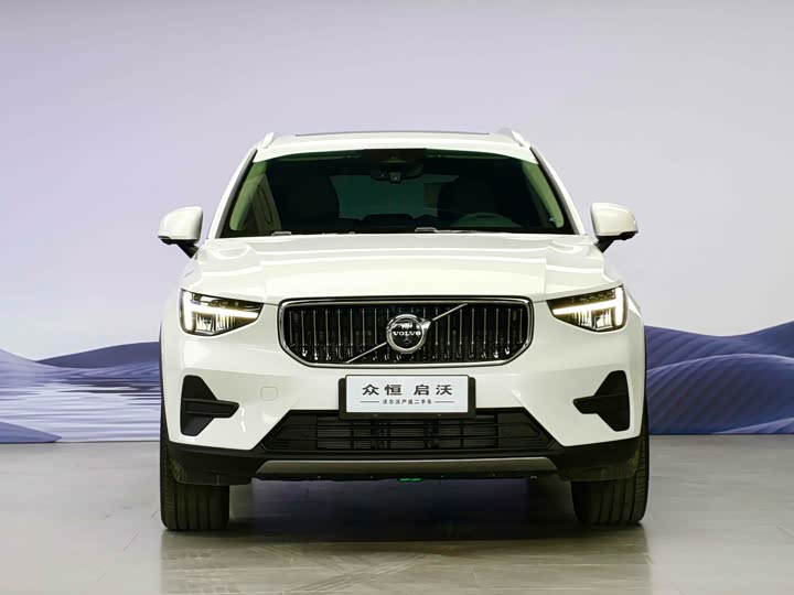 Фото 2 - Volvo XC40