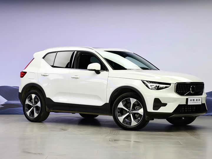 Фото 3 - Volvo XC40