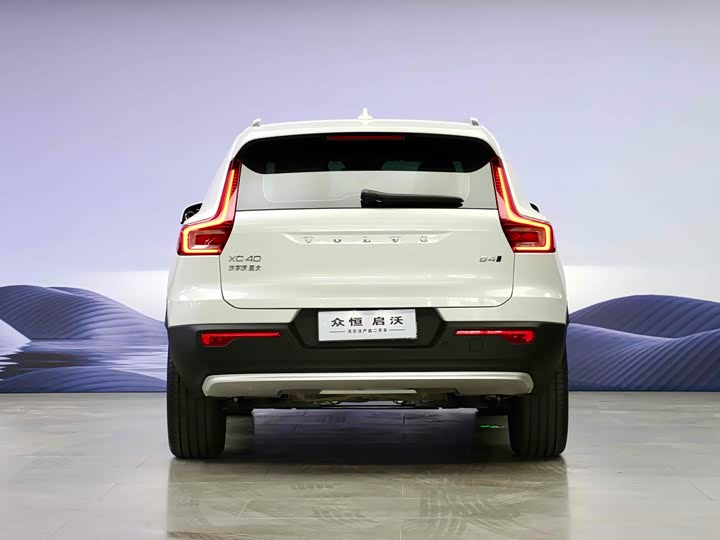 Фото 5 - Volvo XC40