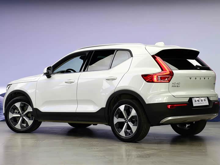 Фото 6 - Volvo XC40