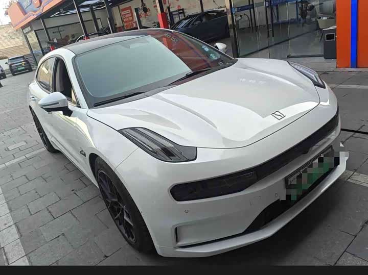 Фото 2 - Zeekr 001