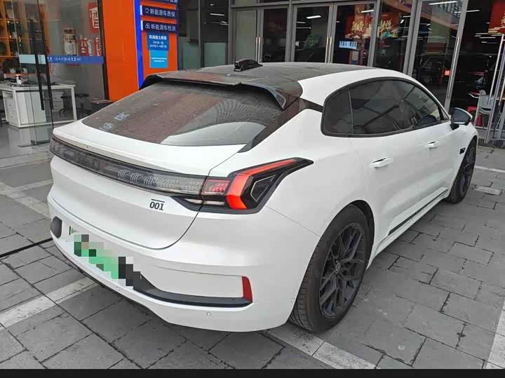 Фото 9 - Zeekr 001