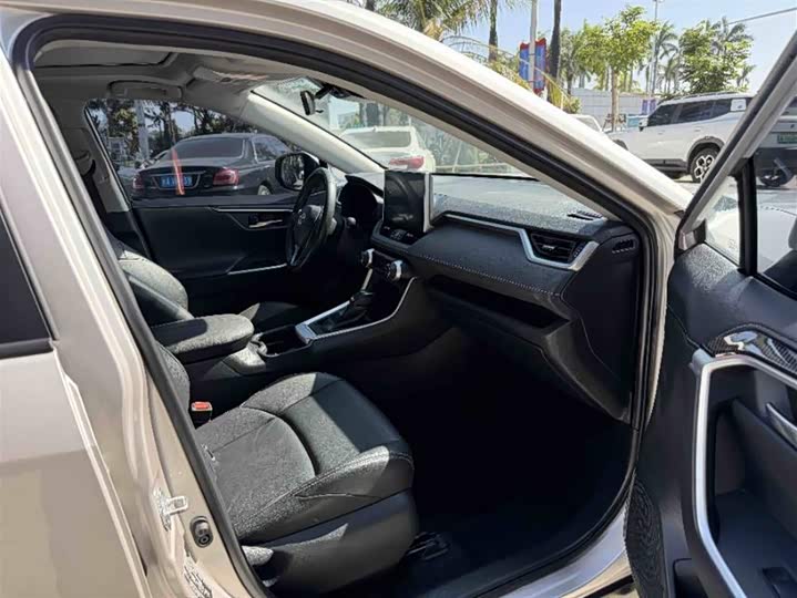 Фото 6 - Toyota Wildlander