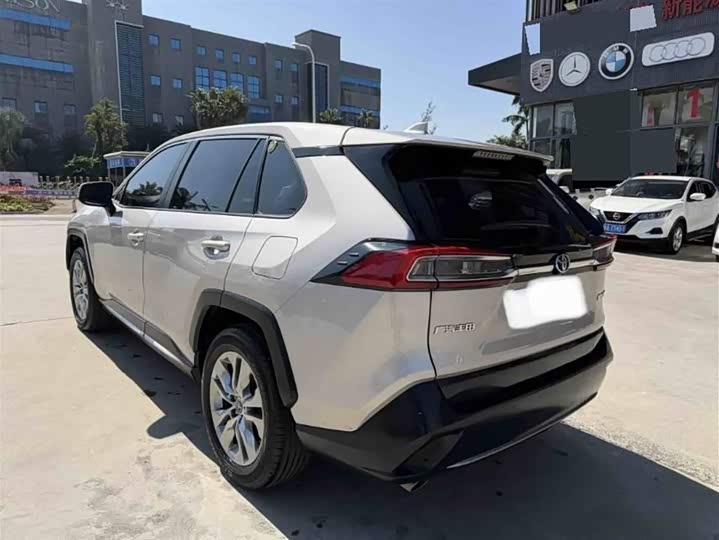 Фото 7 - Toyota Wildlander