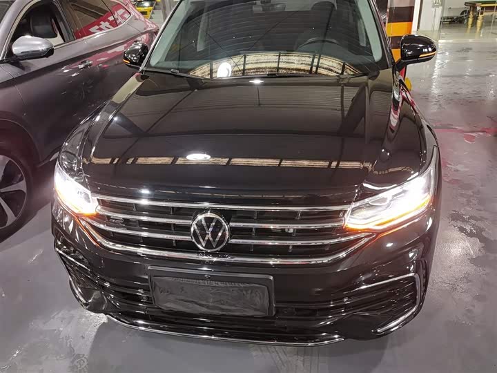 Фото 3 - Volkswagen Tiguan L Pro