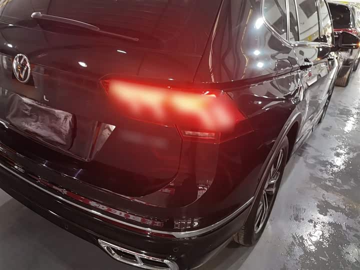 Фото 8 - Volkswagen Tiguan L Pro