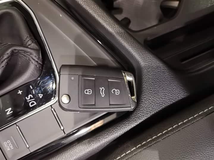 Фото 9 - Volkswagen Tiguan L Pro