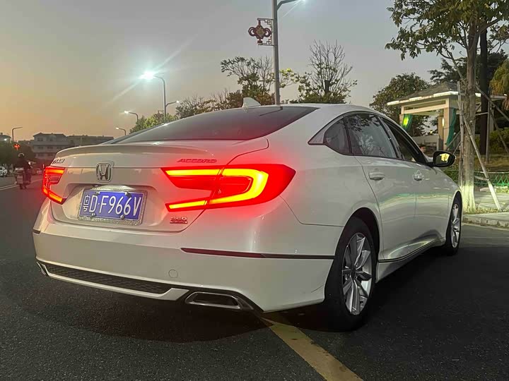 Фото 2 - Honda Accord