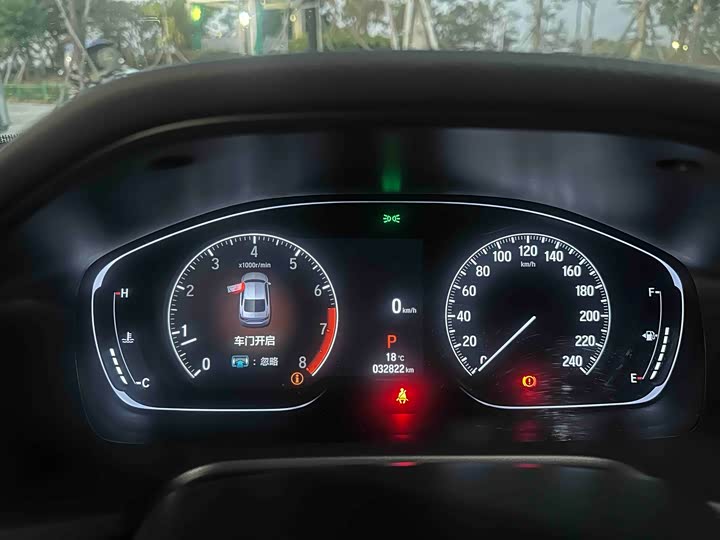 Фото 4 - Honda Accord