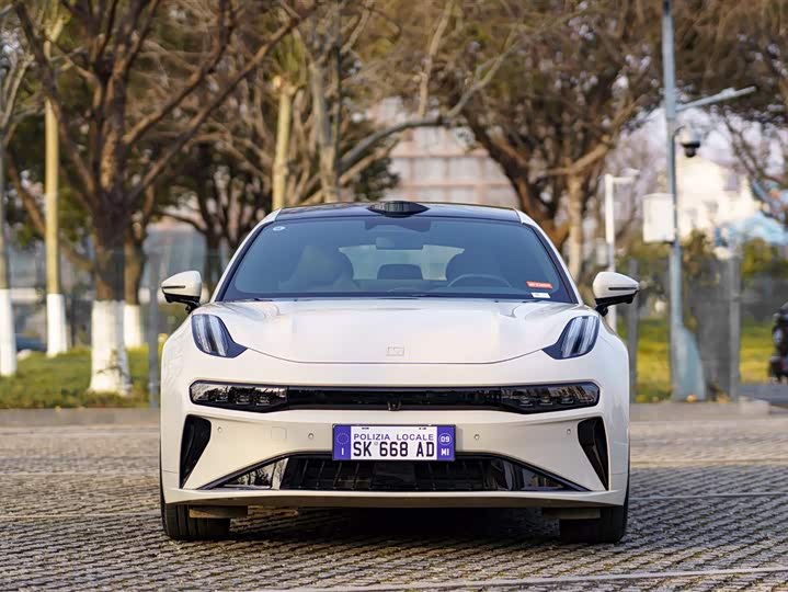 Фото 2 - Zeekr 001