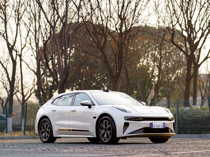 Фото 3 - Zeekr 001