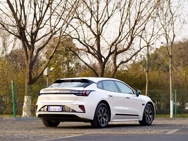 Фото 4 - Zeekr 001