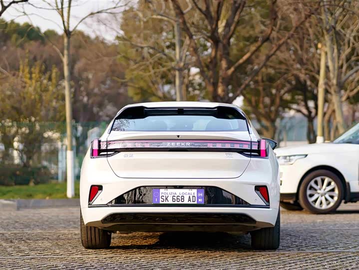 Фото 5 - Zeekr 001