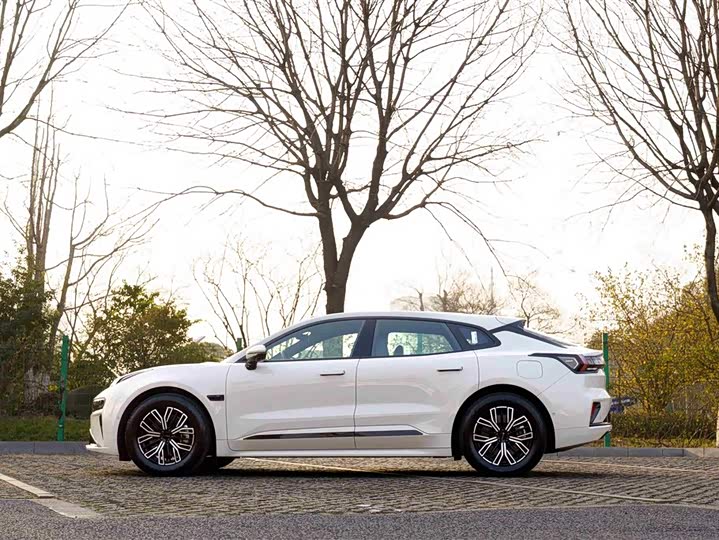 Фото 7 - Zeekr 001