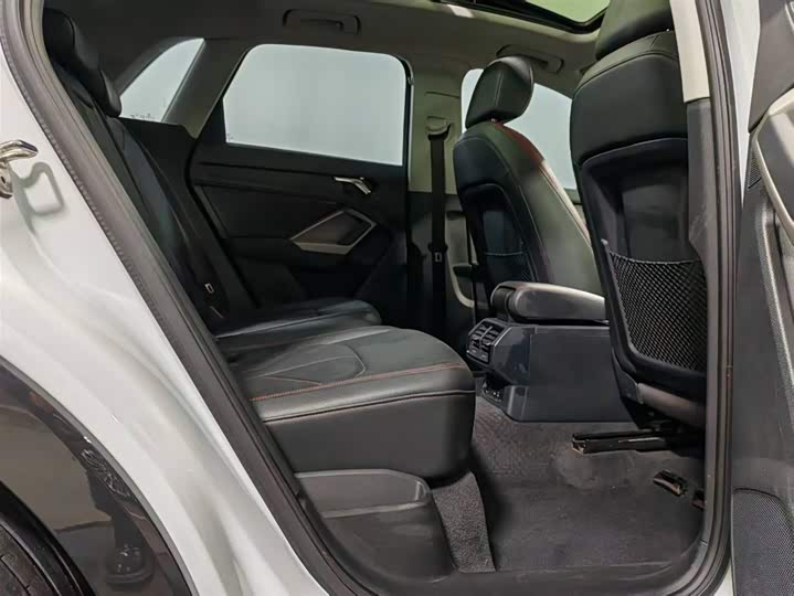 Фото 6 - Audi Q3