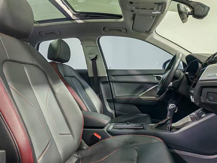 Фото 8 - Audi Q3