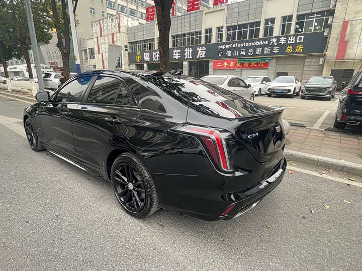 Фото 9 - Cadillac CT4