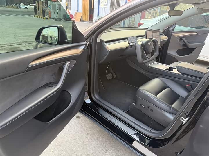 Фото 9 - Tesla Model Y