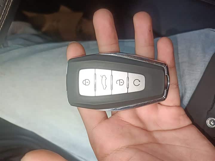 Фото 9 - Geely Monjaro